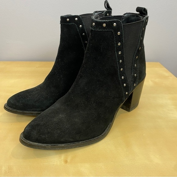 Bcbgeneration Kassidy Chelsea Black Suede Ankle Boot Size 8 - Picture 2 of 8